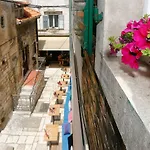 شقة Fictilis